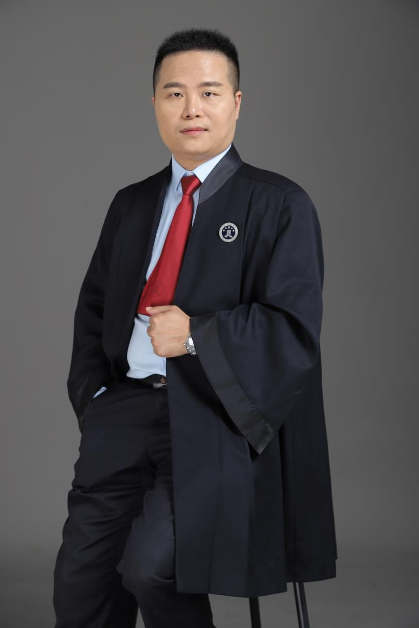 周乃文律师